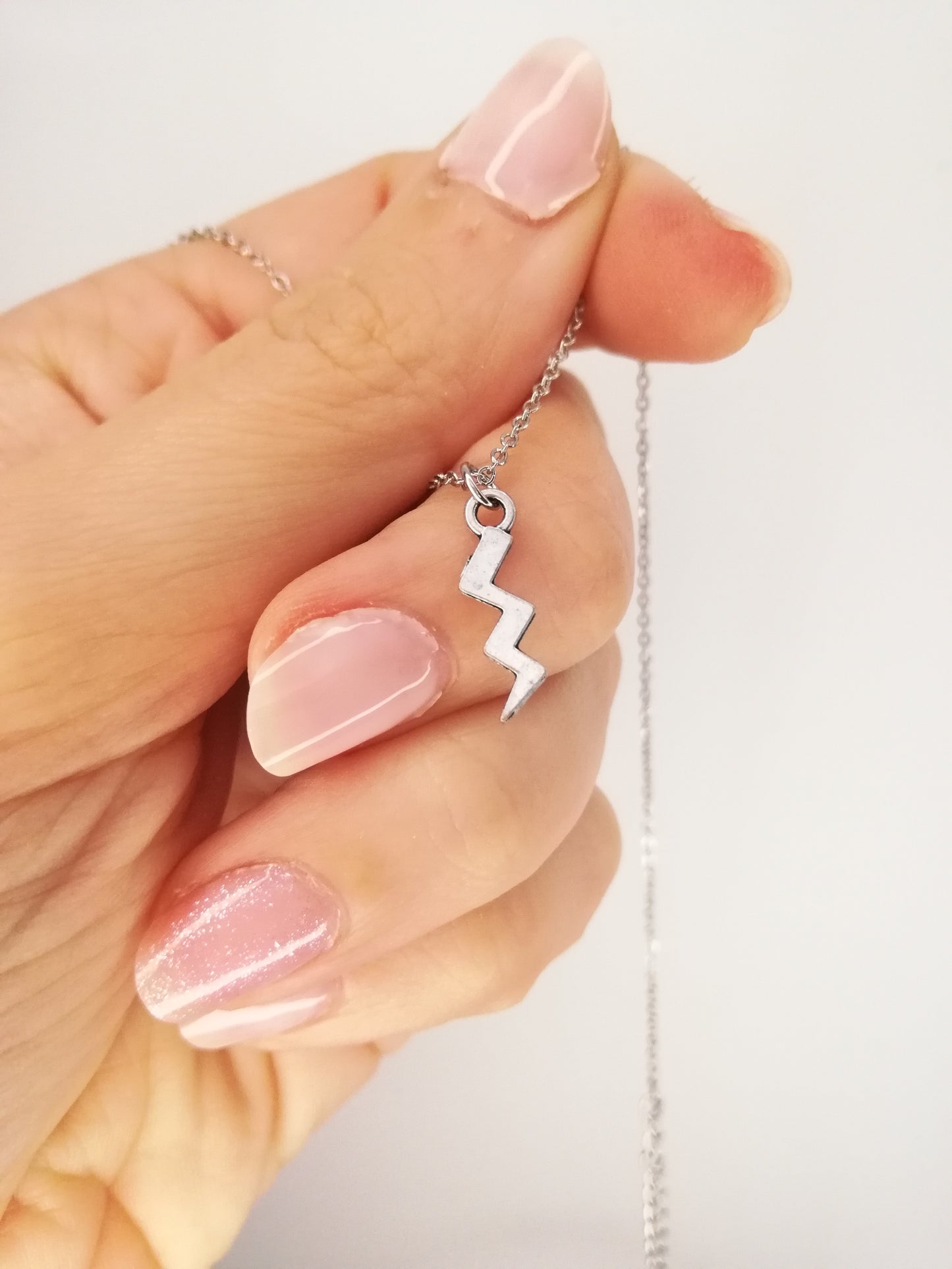 Collana con Fulmine, Unstoppable