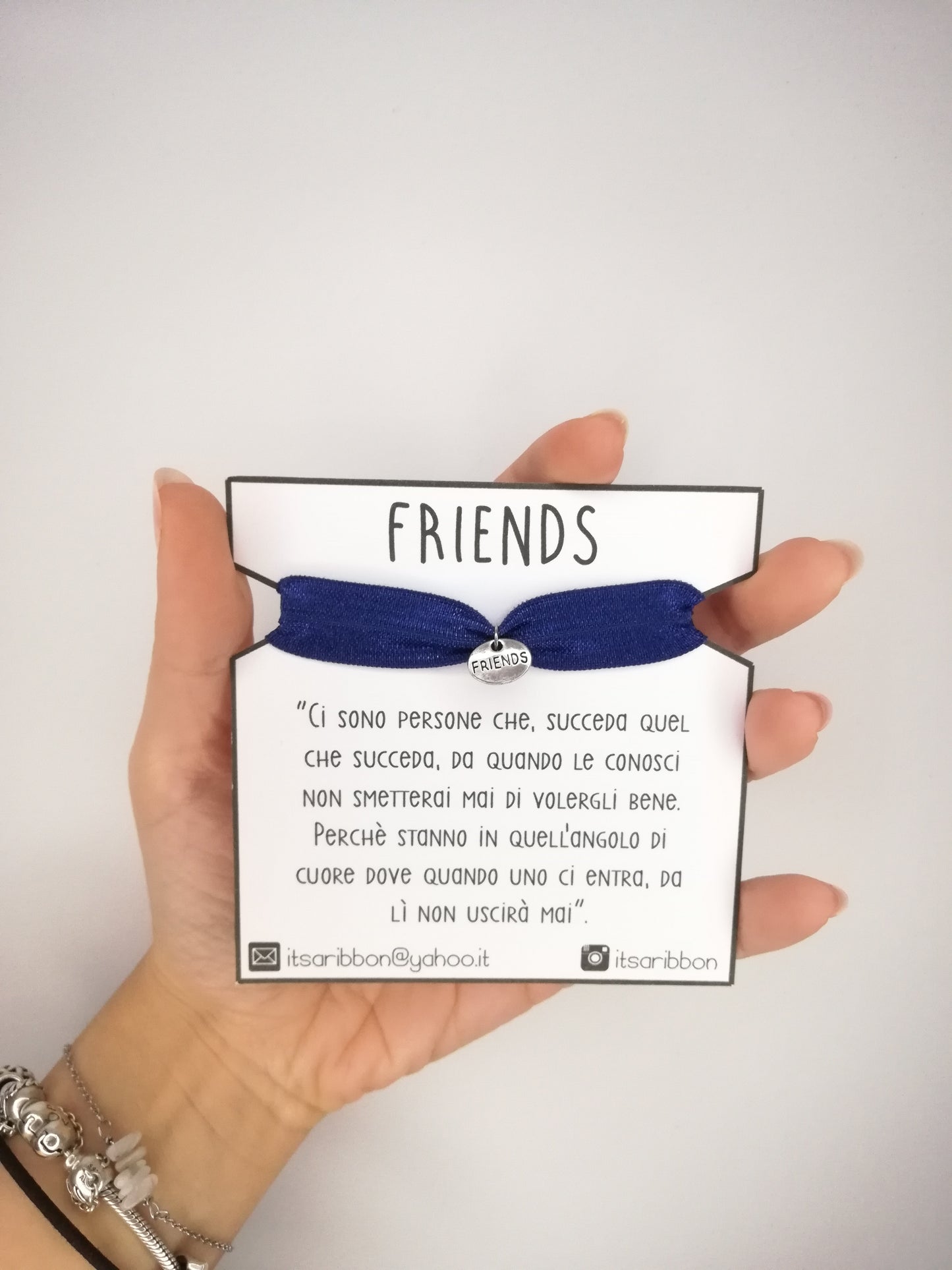 Bracciale con targhetta incisa Friends