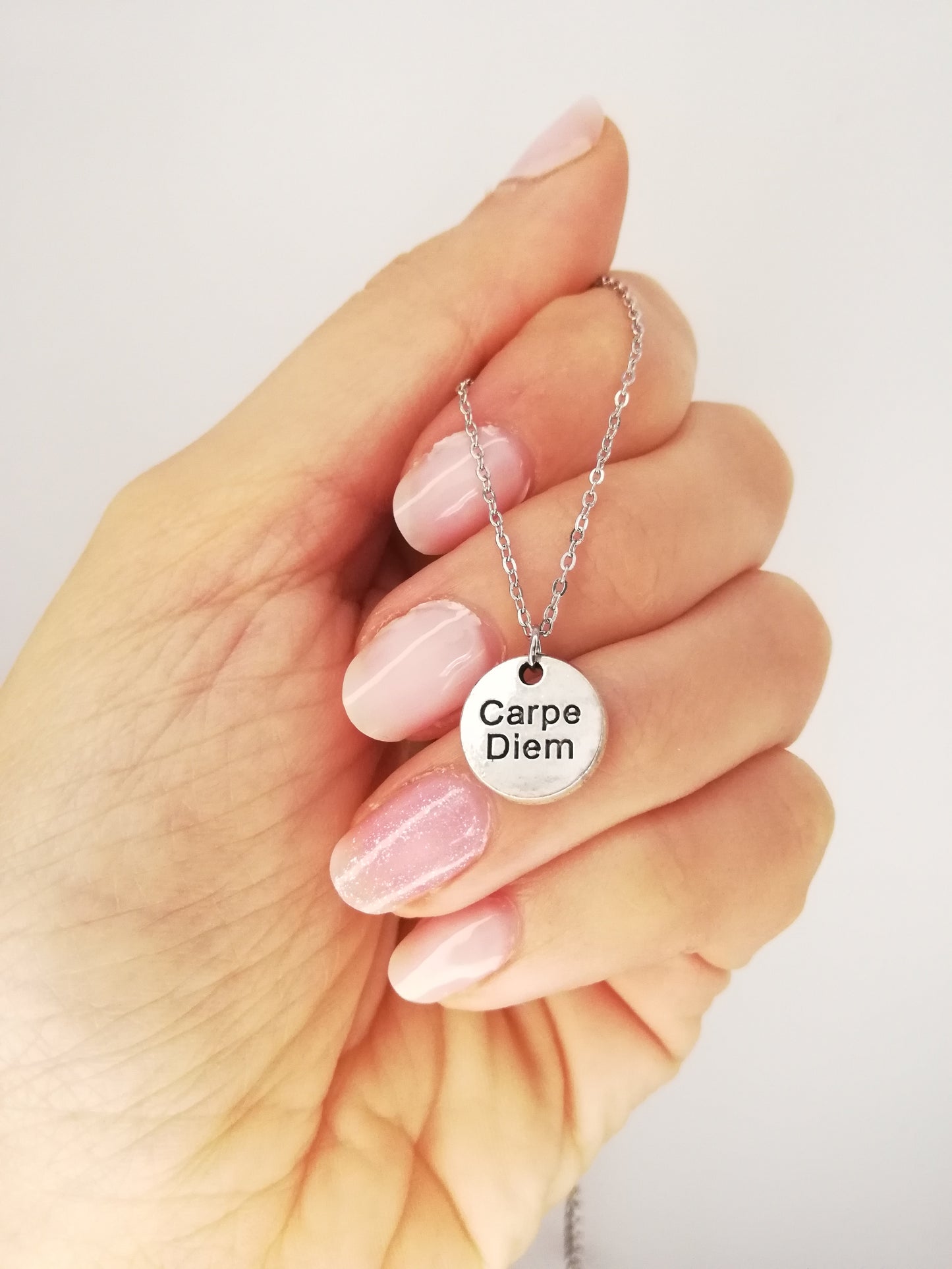 Collana con medaglietta Carpe Diem